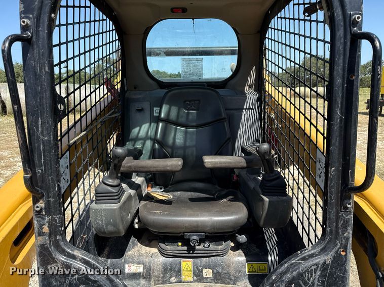 image for item DX5692 2020 Caterpillar 242D3 skid steer loader