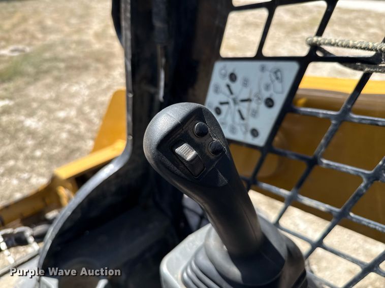 image for item DX5692 2020 Caterpillar 242D3 skid steer loader