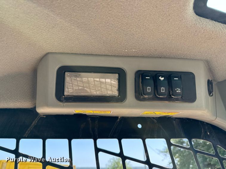 image for item DX5692 2020 Caterpillar 242D3 skid steer loader