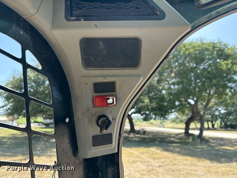 image for item DX5692 2020 Caterpillar 242D3 skid steer loader