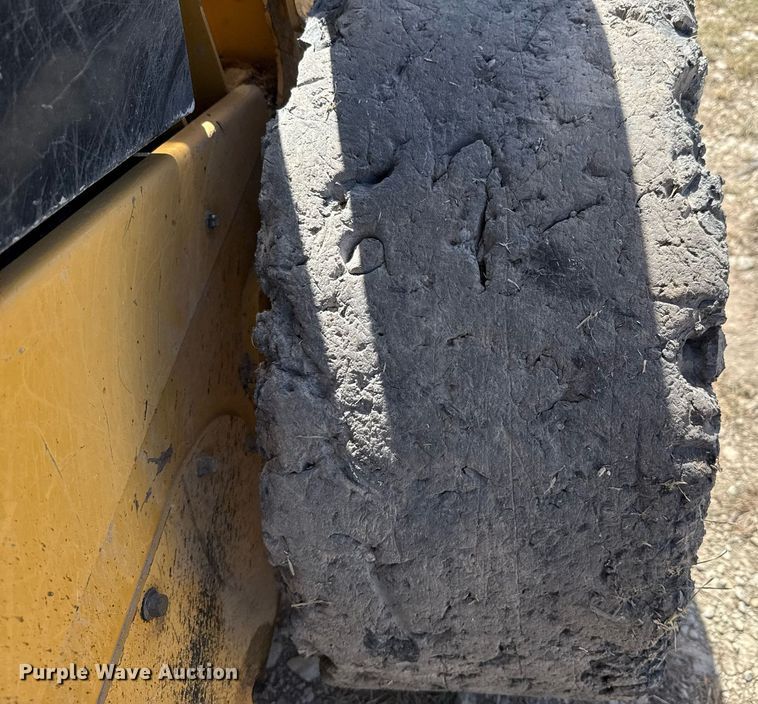 image for item DX5692 2020 Caterpillar 242D3 skid steer loader