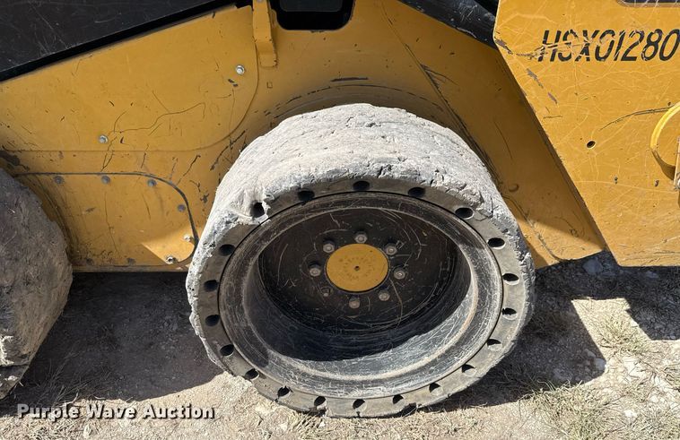 image for item DX5692 2020 Caterpillar 242D3 skid steer loader