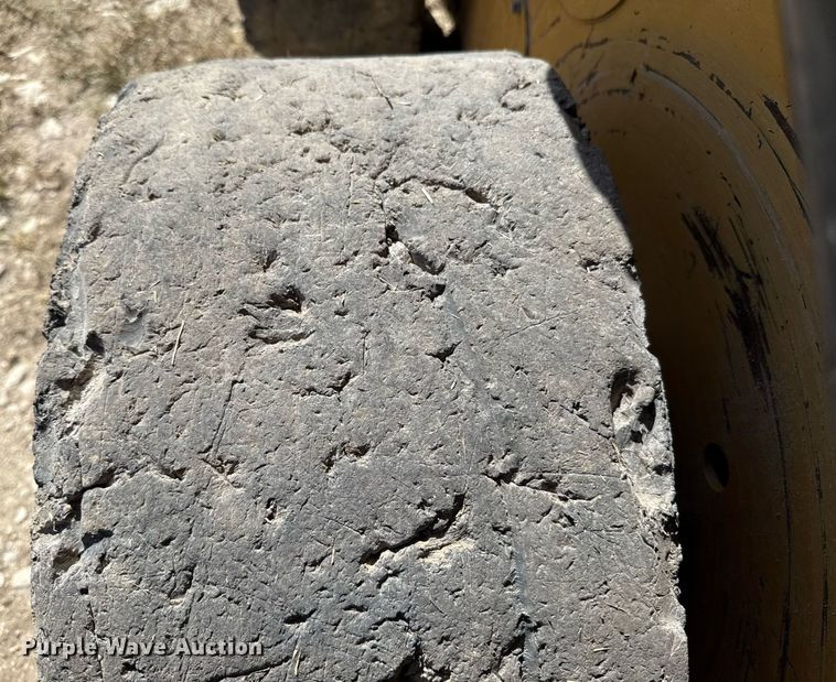 image for item DX5692 2020 Caterpillar 242D3 skid steer loader