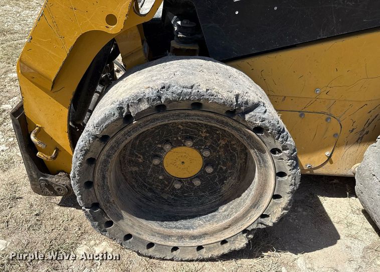 image for item DX5692 2020 Caterpillar 242D3 skid steer loader