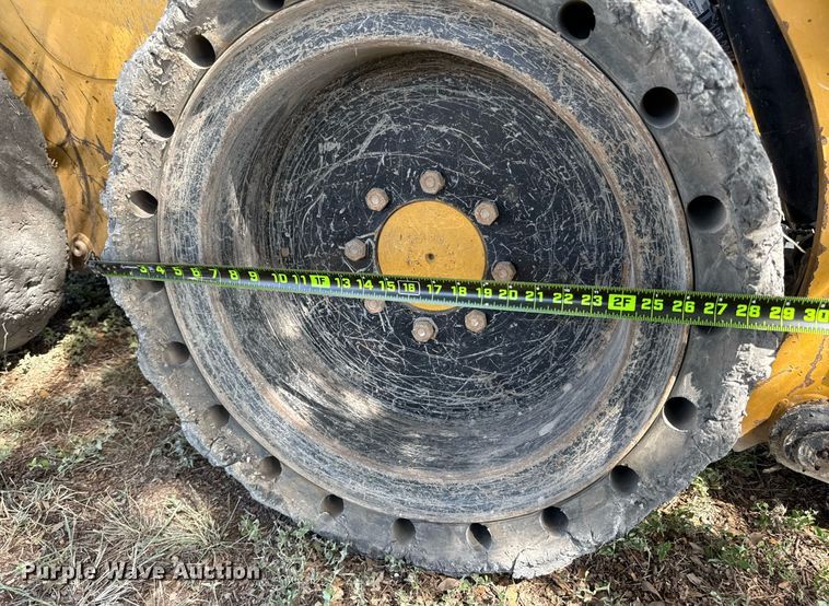 image for item DX5692 2020 Caterpillar 242D3 skid steer loader