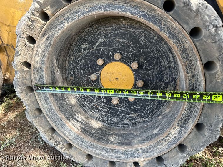 image for item DX5692 2020 Caterpillar 242D3 skid steer loader