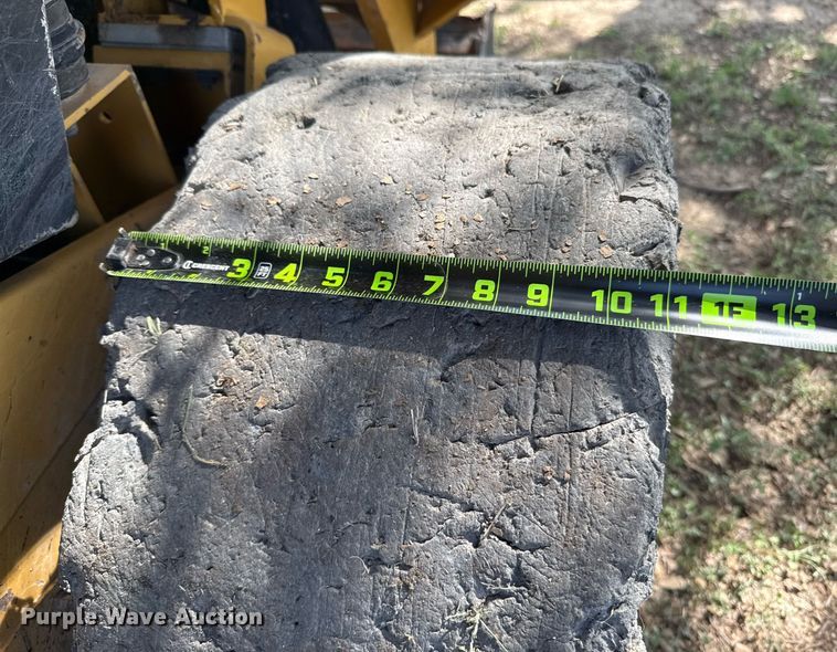 image for item DX5692 2020 Caterpillar 242D3 skid steer loader