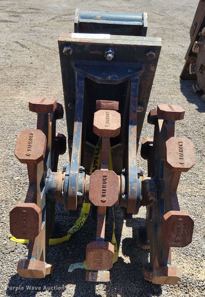 image for item DX7044 Caterpillar 28