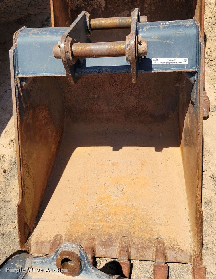 image for item DX7047 Caterpillar 36