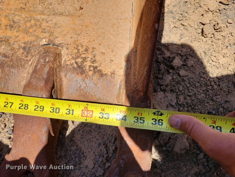 image for item DX7047 Caterpillar 36