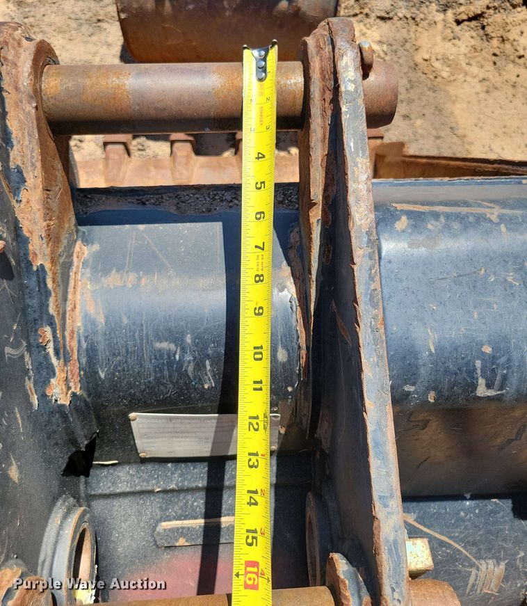 image for item DX7047 Caterpillar 36