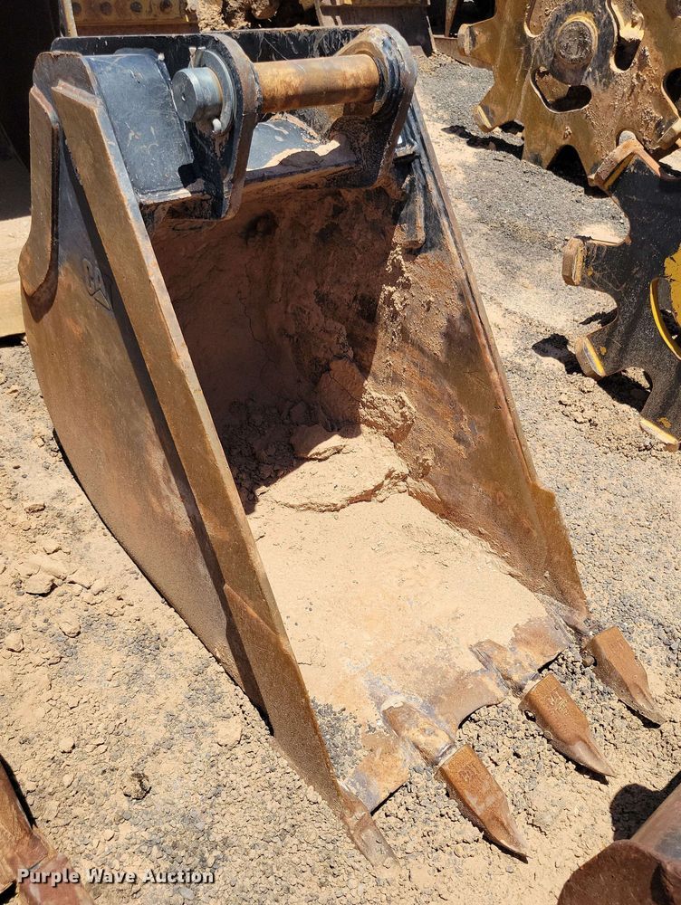 image for item DX7052 Caterpillar 24