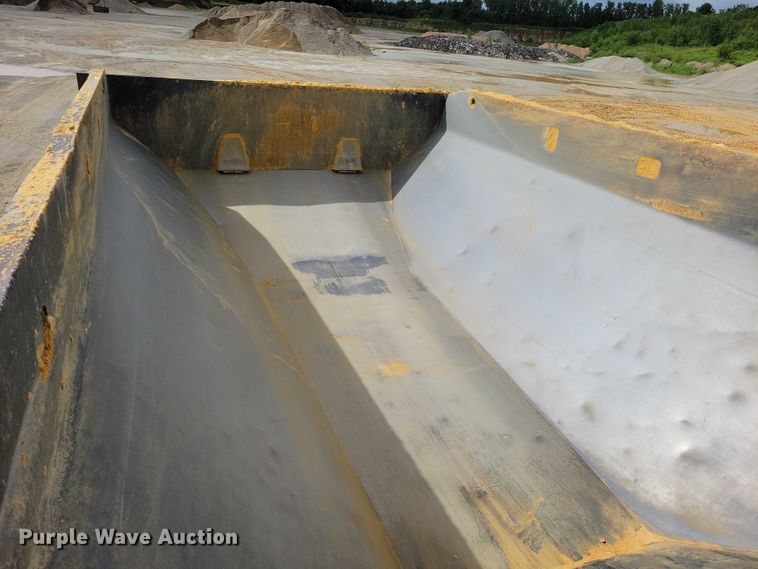 image for item DX7103 2006 Caterpillar 740 articulated haul truck