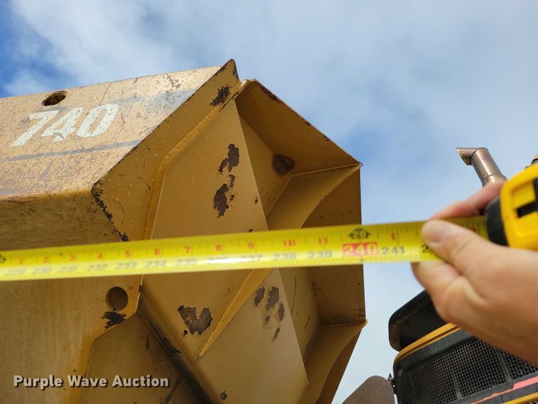 image for item DX7103 2006 Caterpillar 740 articulated haul truck