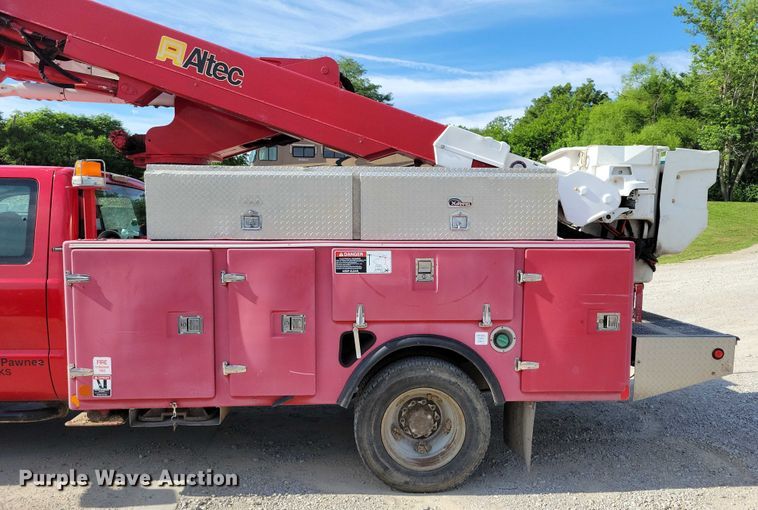 image for item DX7124 2009 Ford F550 Super Duty bucket truck