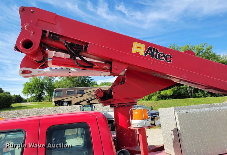 image for item DX7124 2009 Ford F550 Super Duty bucket truck