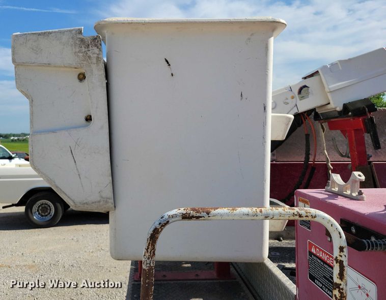 image for item DX7124 2009 Ford F550 Super Duty bucket truck