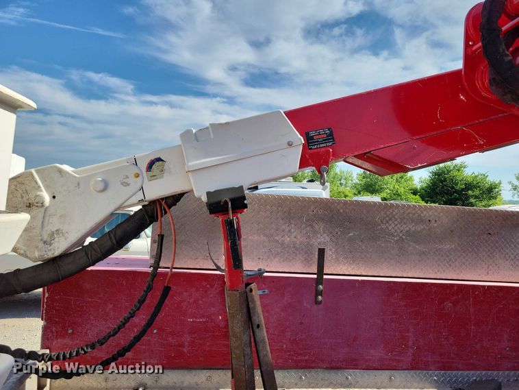 image for item DX7124 2009 Ford F550 Super Duty bucket truck