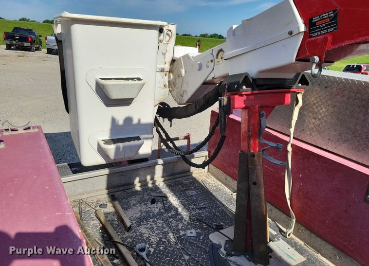 image for item DX7124 2009 Ford F550 Super Duty bucket truck