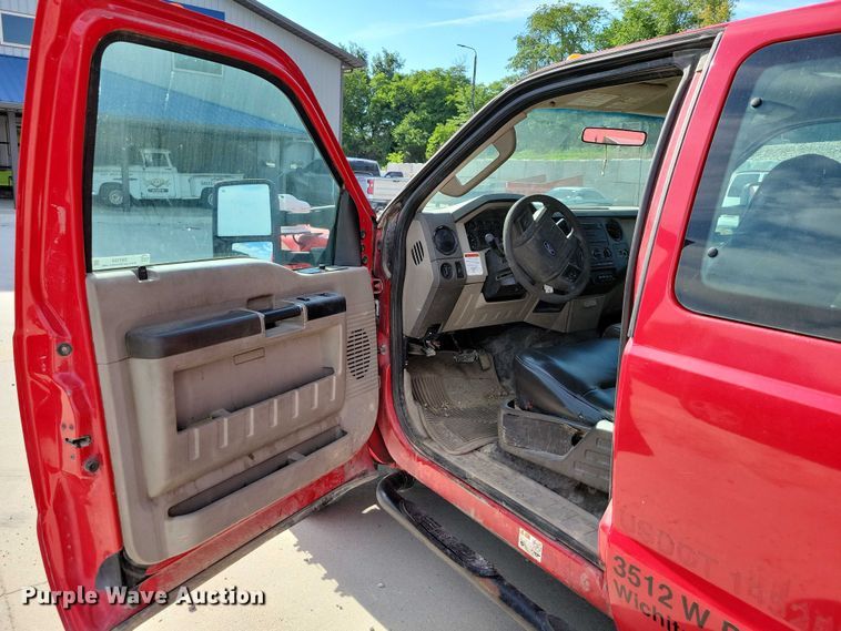 image for item DX7124 2009 Ford F550 Super Duty bucket truck