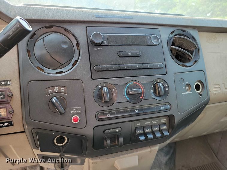 image for item DX7124 2009 Ford F550 Super Duty bucket truck