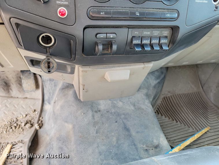 image for item DX7124 2009 Ford F550 Super Duty bucket truck