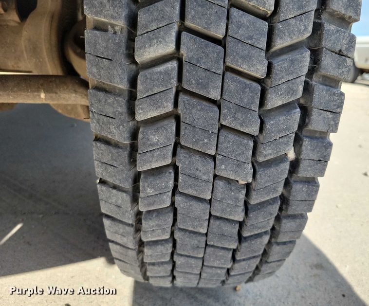 image for item DX7124 2009 Ford F550 Super Duty bucket truck