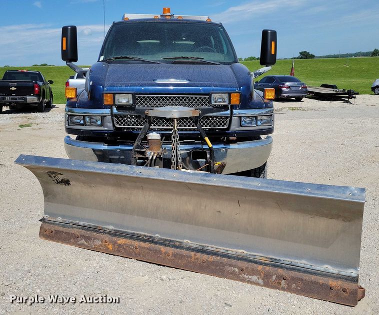 image for item DX7126 2005 Chevrolet C4500 Crew Cab dump truck