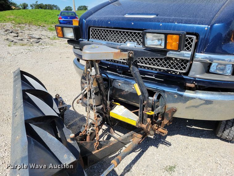 image for item DX7126 2005 Chevrolet C4500 Crew Cab dump truck