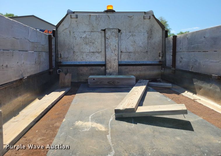 image for item DX7126 2005 Chevrolet C4500 Crew Cab dump truck