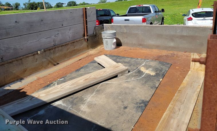 image for item DX7126 2005 Chevrolet C4500 Crew Cab dump truck