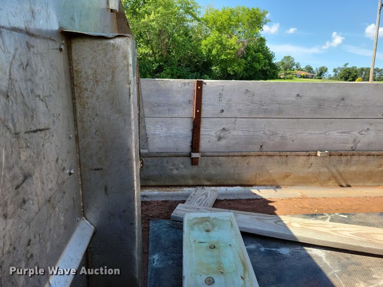 image for item DX7126 2005 Chevrolet C4500 Crew Cab dump truck