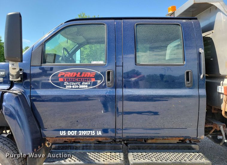 image for item DX7126 2005 Chevrolet C4500 Crew Cab dump truck