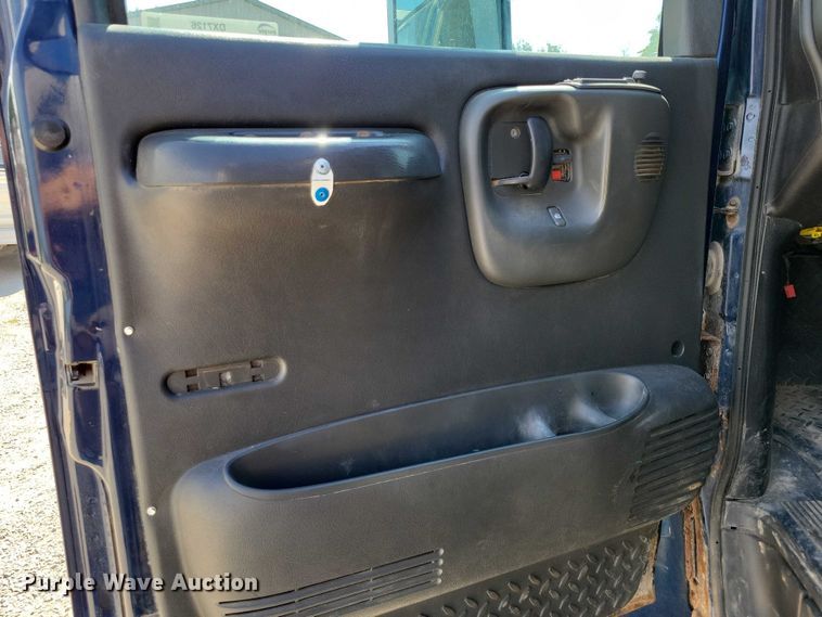 image for item DX7126 2005 Chevrolet C4500 Crew Cab dump truck