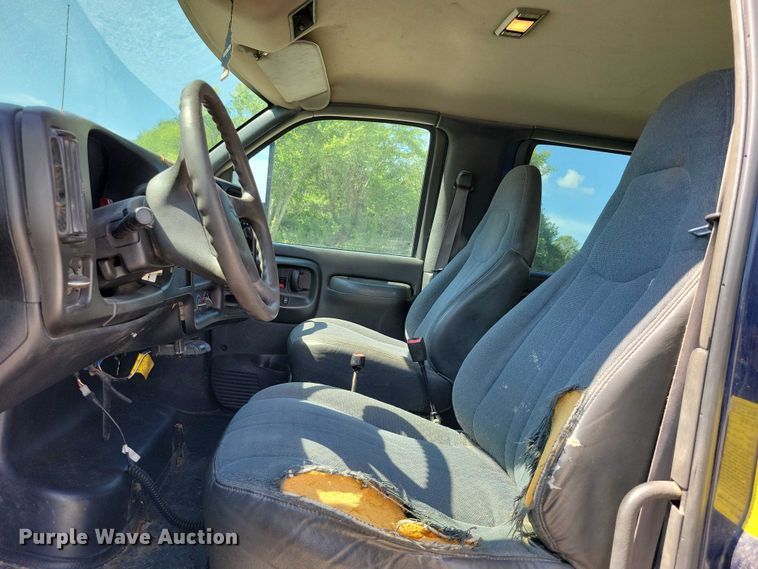 image for item DX7126 2005 Chevrolet C4500 Crew Cab dump truck