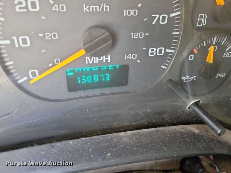 image for item DX7126 2005 Chevrolet C4500 Crew Cab dump truck