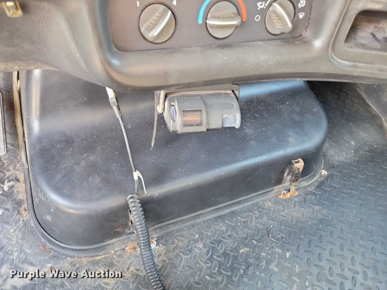 image for item DX7126 2005 Chevrolet C4500 Crew Cab dump truck