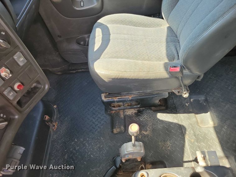 image for item DX7126 2005 Chevrolet C4500 Crew Cab dump truck