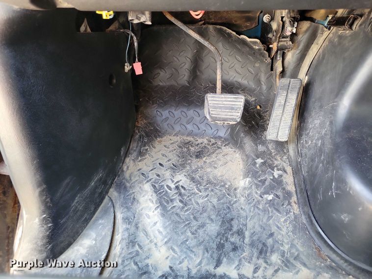 image for item DX7126 2005 Chevrolet C4500 Crew Cab dump truck