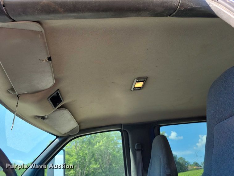 image for item DX7126 2005 Chevrolet C4500 Crew Cab dump truck