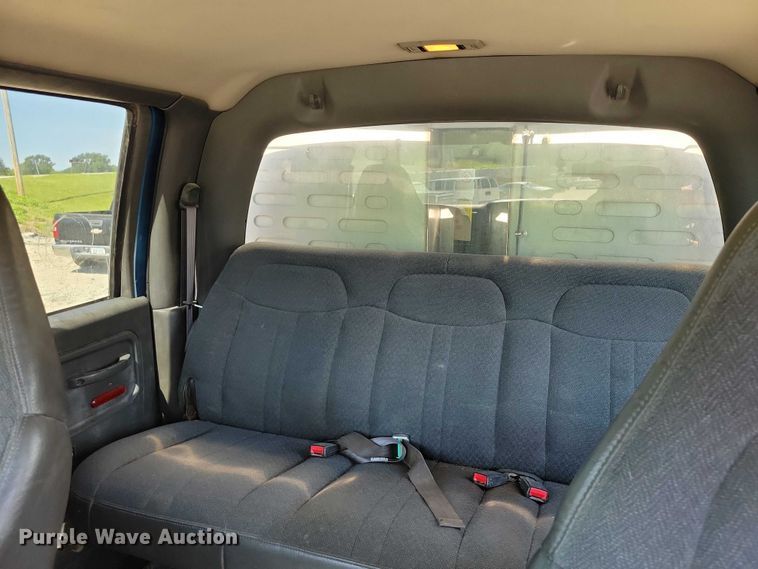 image for item DX7126 2005 Chevrolet C4500 Crew Cab dump truck