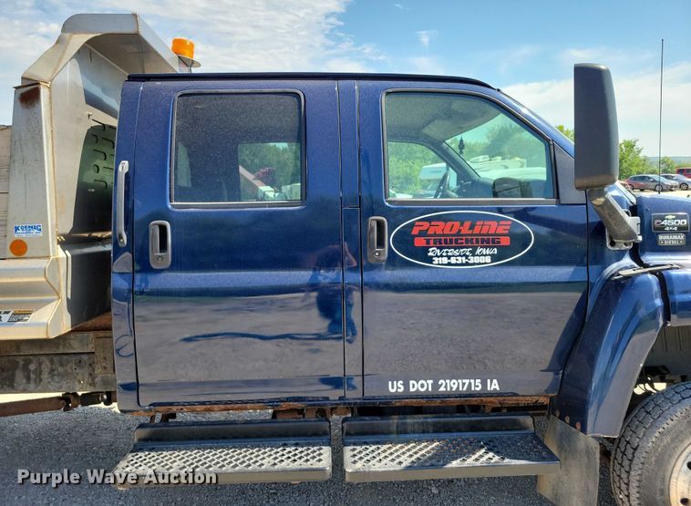 image for item DX7126 2005 Chevrolet C4500 Crew Cab dump truck