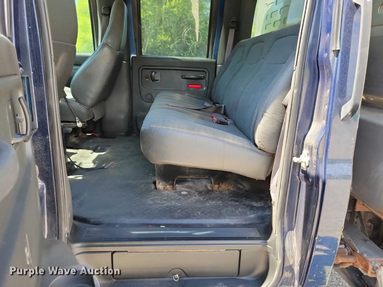 image for item DX7126 2005 Chevrolet C4500 Crew Cab dump truck