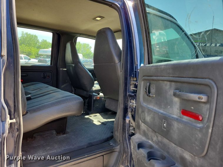 image for item DX7126 2005 Chevrolet C4500 Crew Cab dump truck