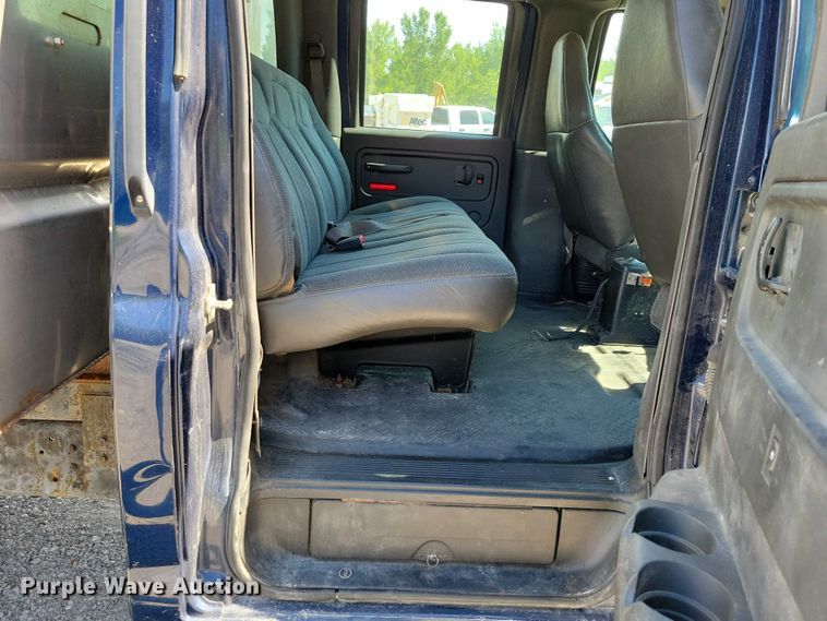 image for item DX7126 2005 Chevrolet C4500 Crew Cab dump truck