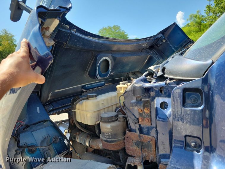 image for item DX7126 2005 Chevrolet C4500 Crew Cab dump truck