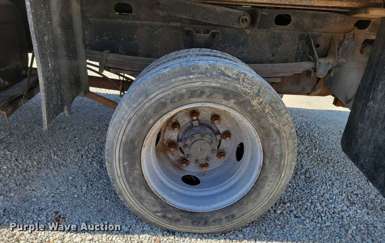 image for item DX7126 2005 Chevrolet C4500 Crew Cab dump truck