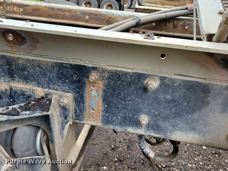 image for item DX7186 1995 Mack RD690S truck cab and chassis