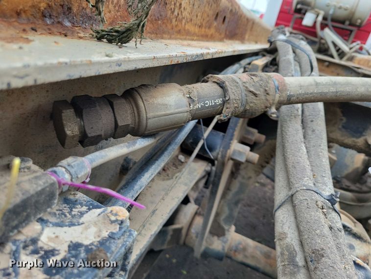 image for item DX7186 1995 Mack RD690S truck cab and chassis