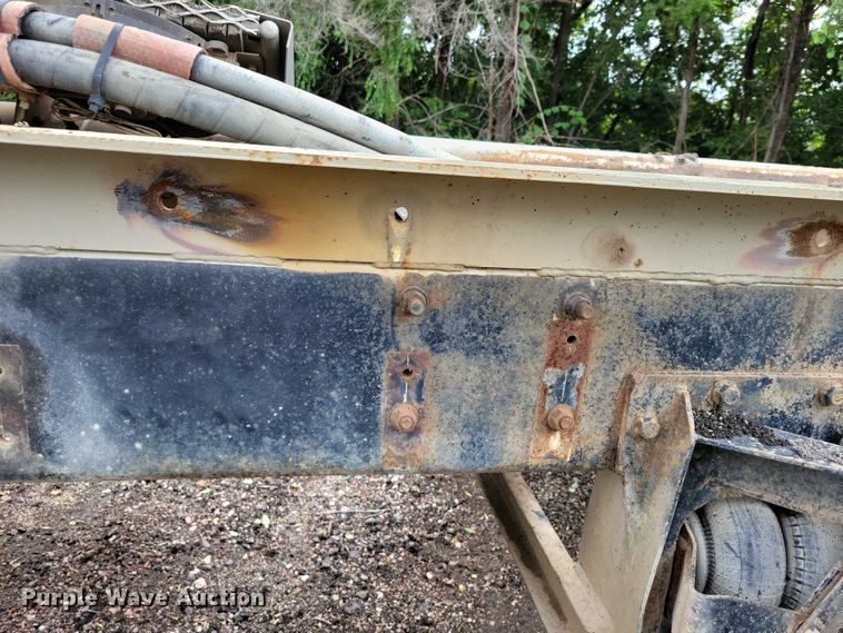 image for item DX7186 1995 Mack RD690S truck cab and chassis